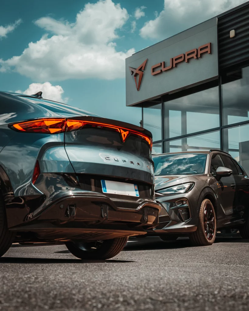 Cupra Tavascan et Terramar exposés devant le concessionnaire de Mulhouse, événement Roadshow en Alsace.